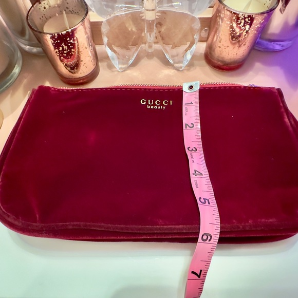 Black Velvet Gucci Beauty Makeup Bag - Picture 5 of 5